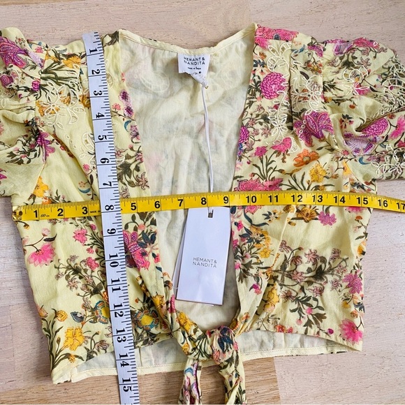 Hemant & Nandita crop top in yellow - Picture 5 of 5